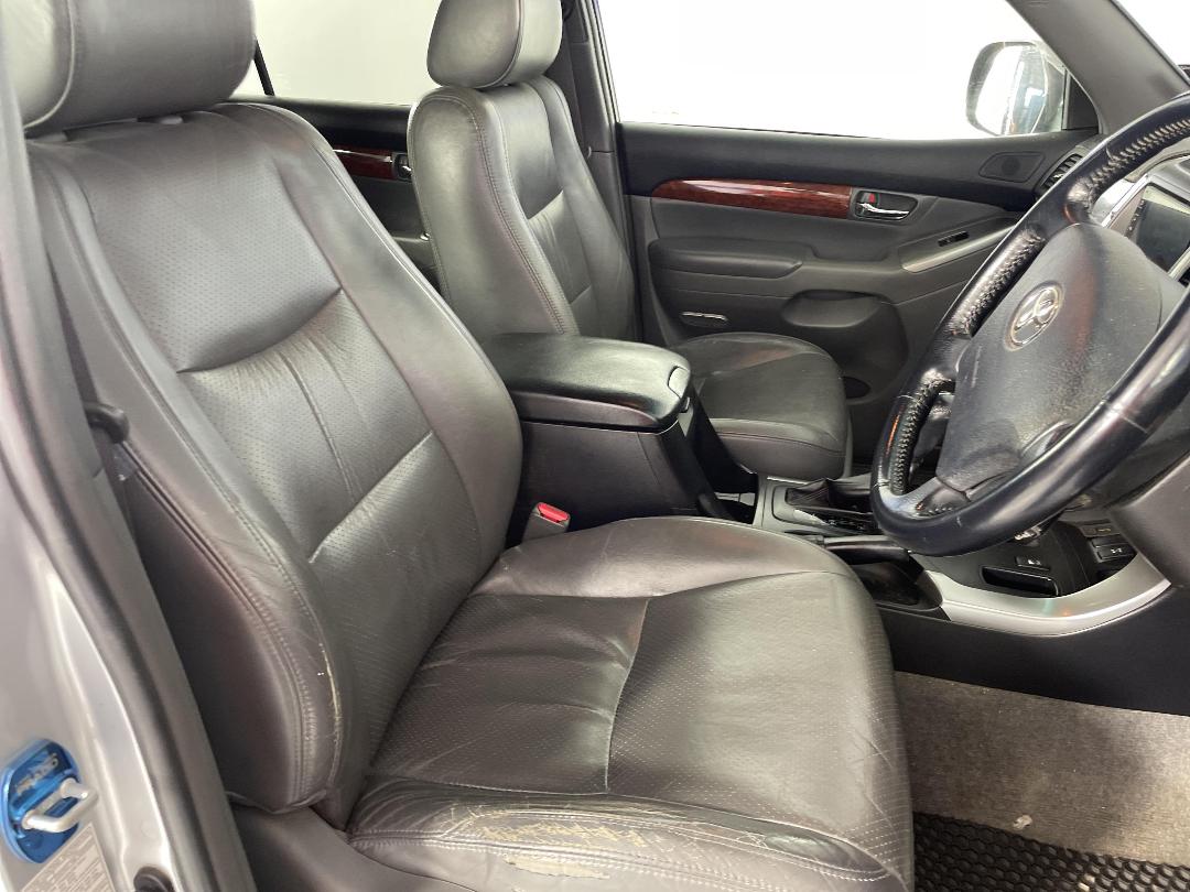 Photo '16' of Toyota Landcruiser Prado