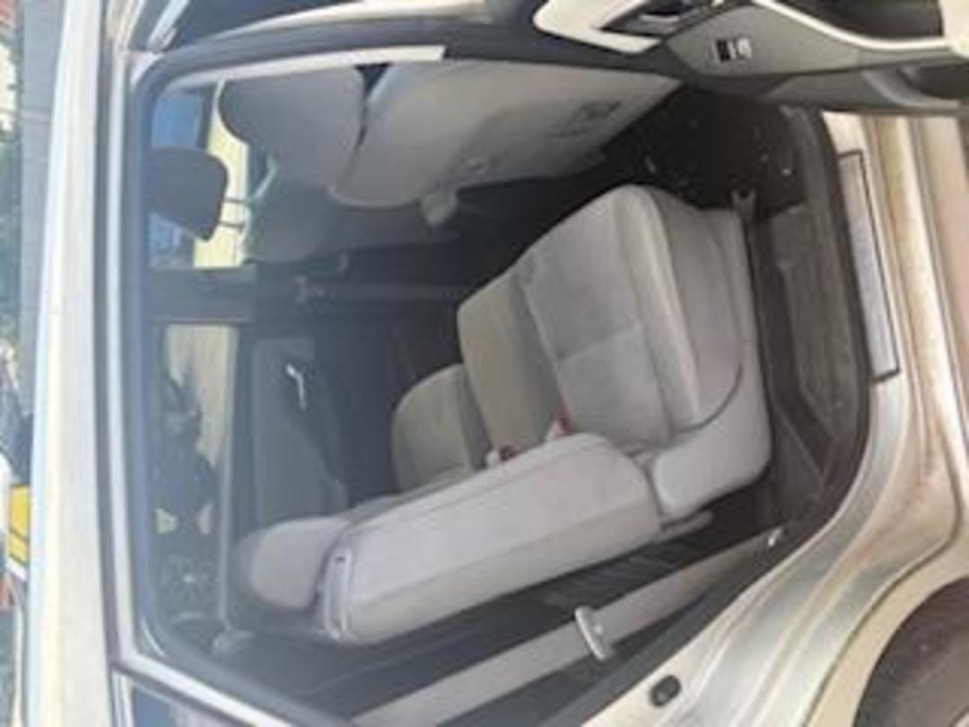 Photo '11' of Toyota Markx ZIO