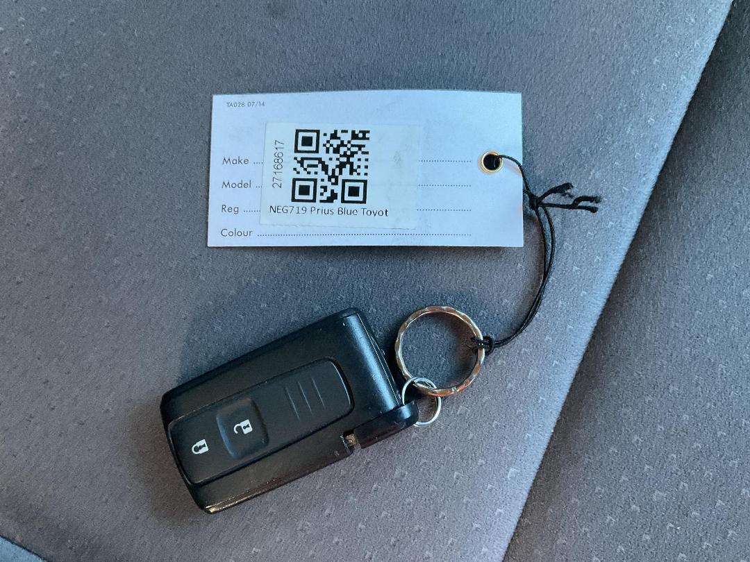 Photo '21' of Toyota Prius Hybrid