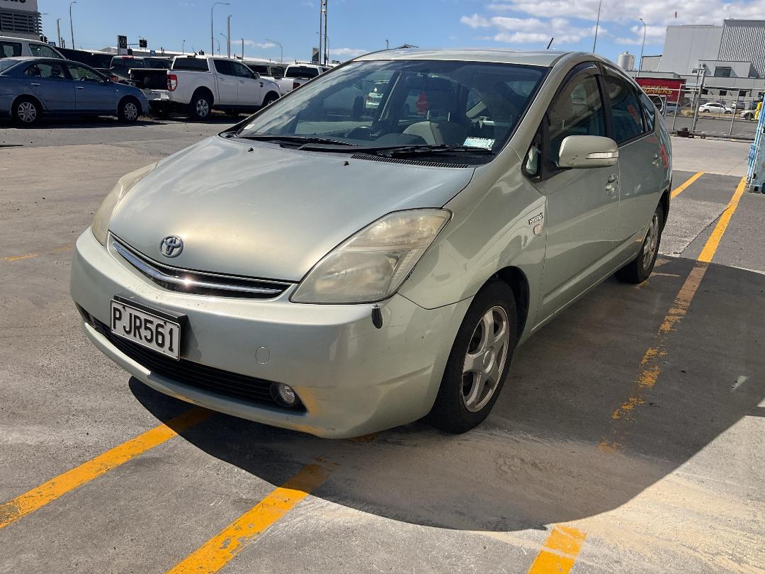 Photo '3' of Toyota Prius Hybrid Photo '3' of Toyota Prius Hybrid