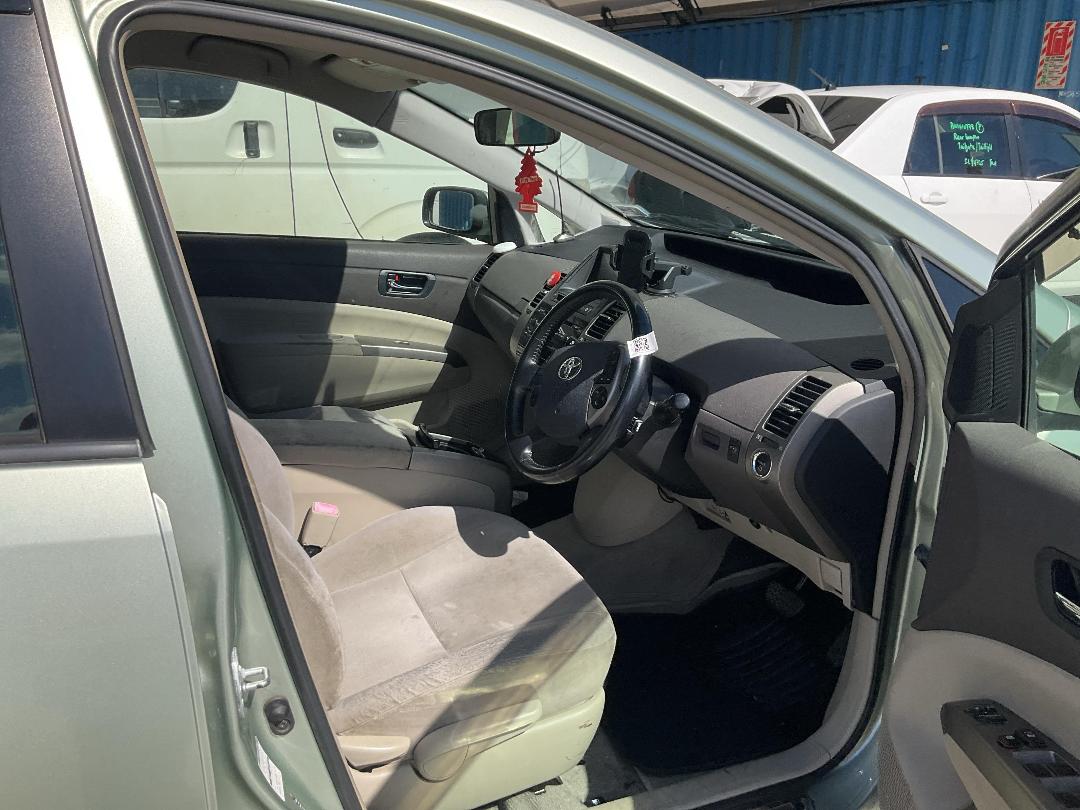 Photo '17' of Toyota Prius Hybrid Photo '17' of Toyota Prius Hybrid