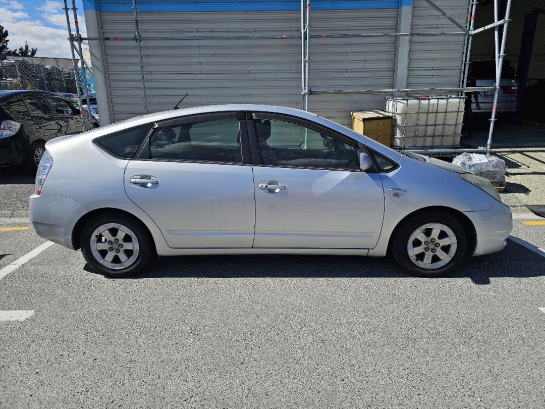 Photo '3' of Toyota Prius 1.5L Hybrid