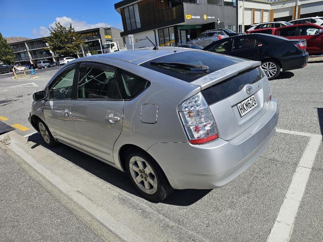 Photo '6' of Toyota Prius 1.5L Hybrid