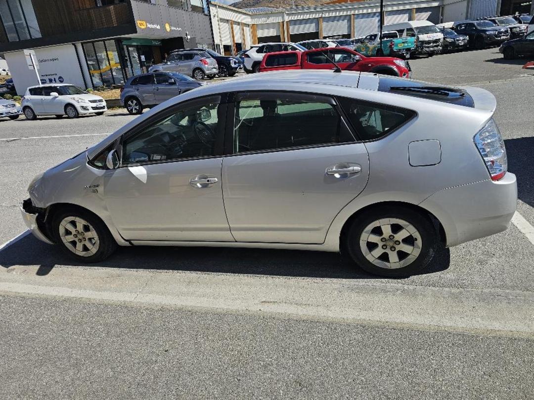 Photo '7' of Toyota Prius 1.5L Hybrid