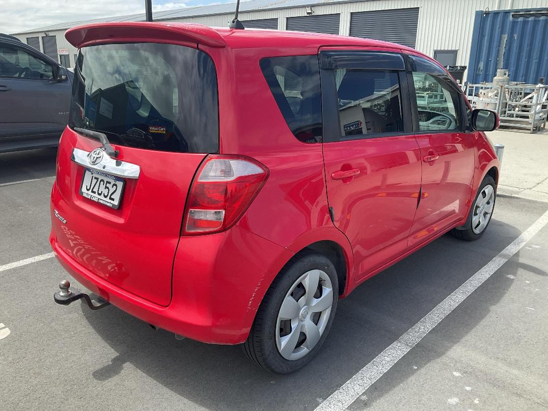 Photo '8' of Toyota Ractis Photo '8' of Toyota Ractis