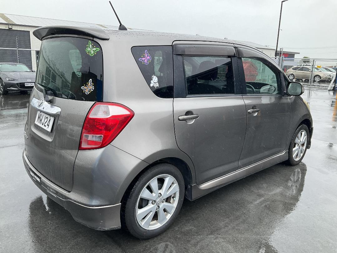 Photo '5' of Toyota Ractis Photo '5' of Toyota Ractis