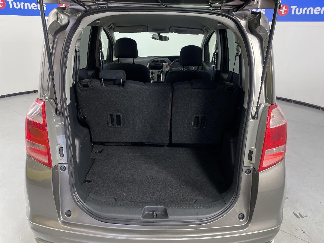 Photo '14' of Toyota Ractis