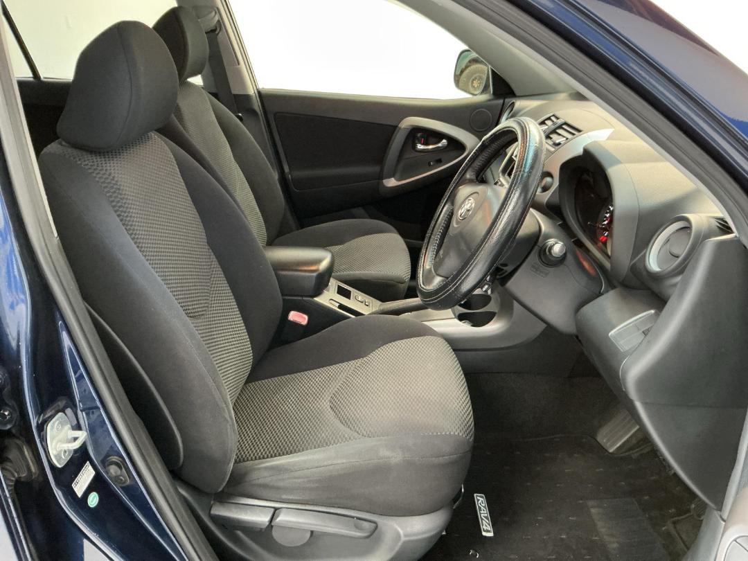 Photo '16' of Toyota Rav4