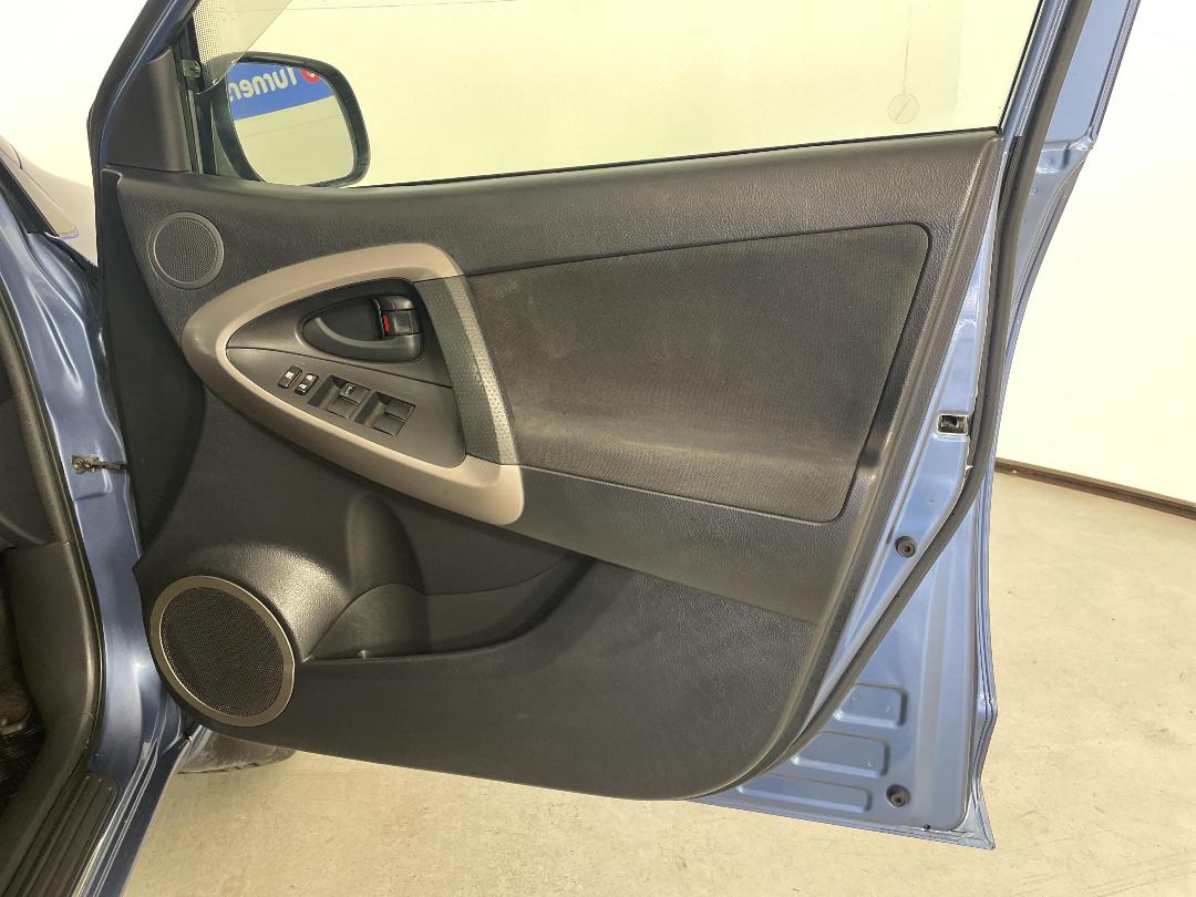 Photo '15' of Toyota Rav4