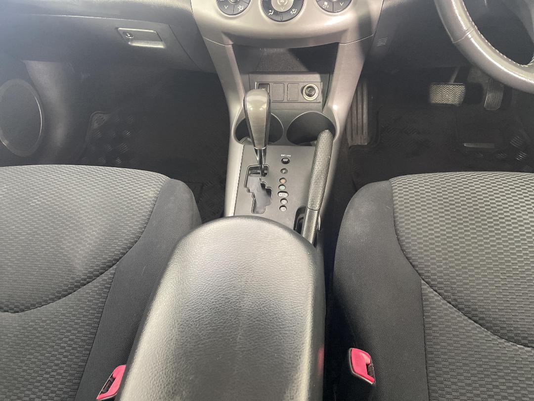 Photo '18' of Toyota Rav4