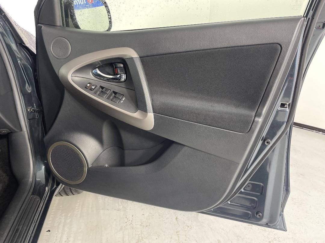 Photo '15' of Toyota Rav4