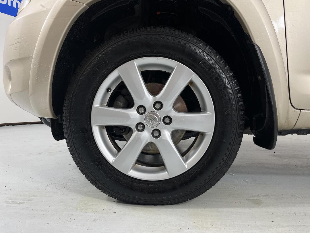 Photo '10' of Toyota Rav4