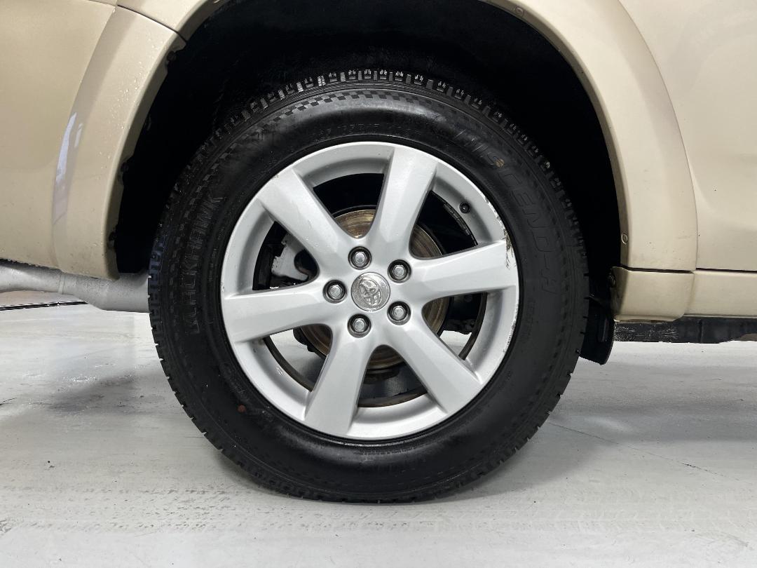 Photo '12' of Toyota Rav4