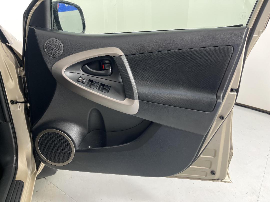 Photo '15' of Toyota Rav4