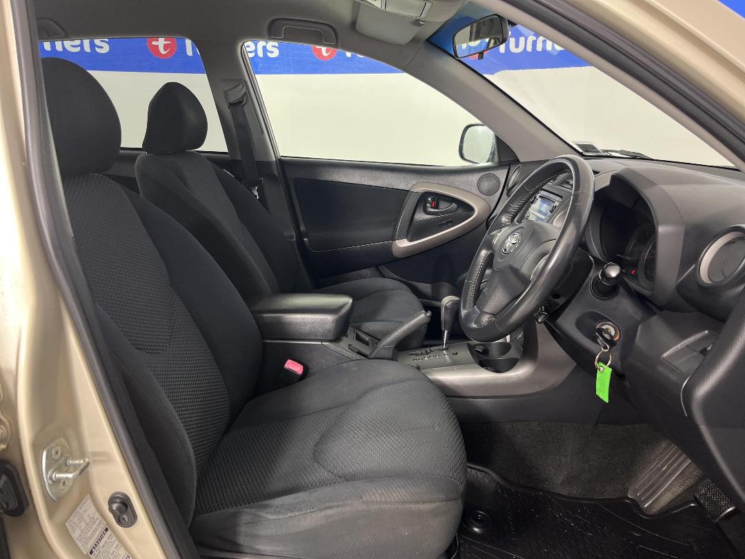 Photo '16' of Toyota Rav4