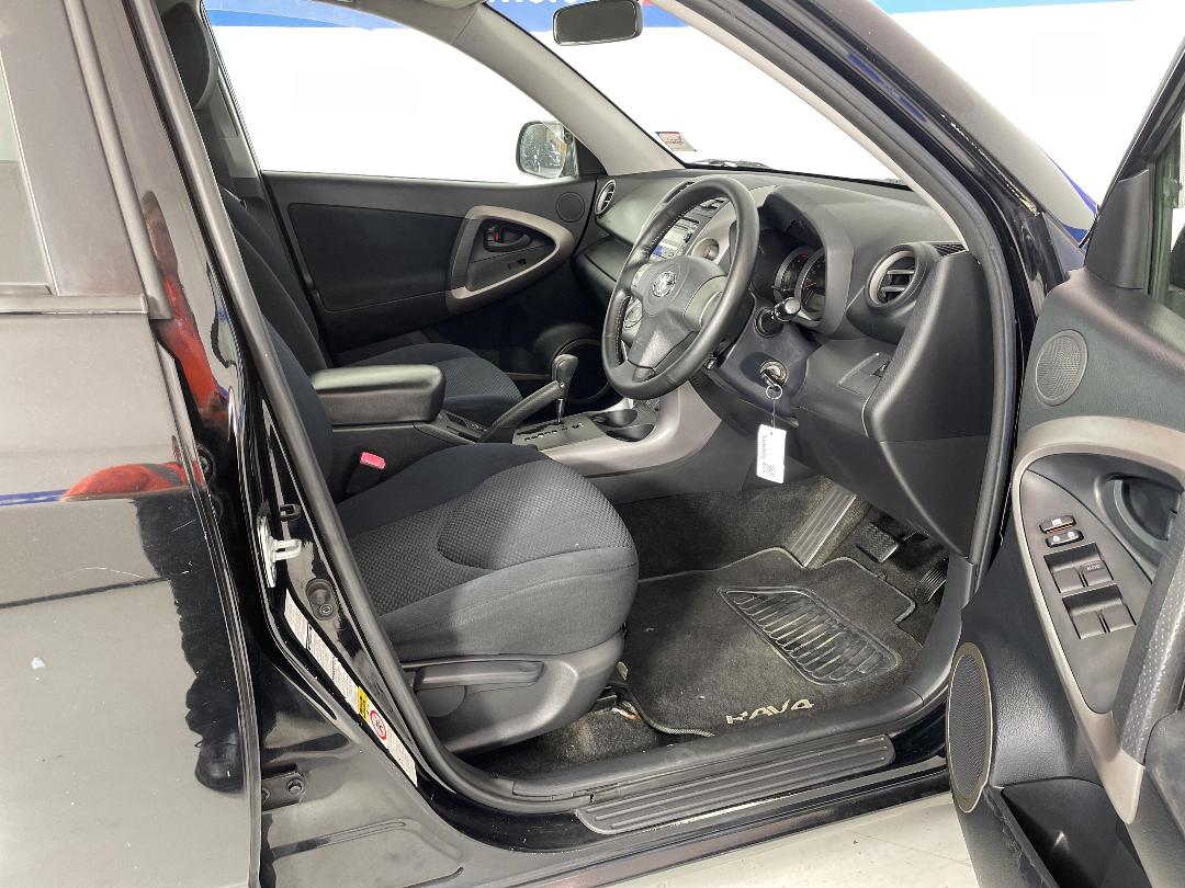 Photo '16' of Toyota Rav4 Photo '16' of Toyota Rav4