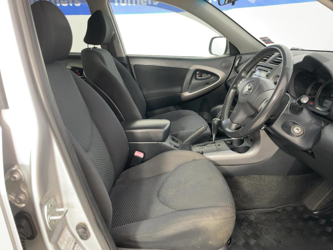 Photo '16' of Toyota Rav4 Photo '16' of Toyota Rav4