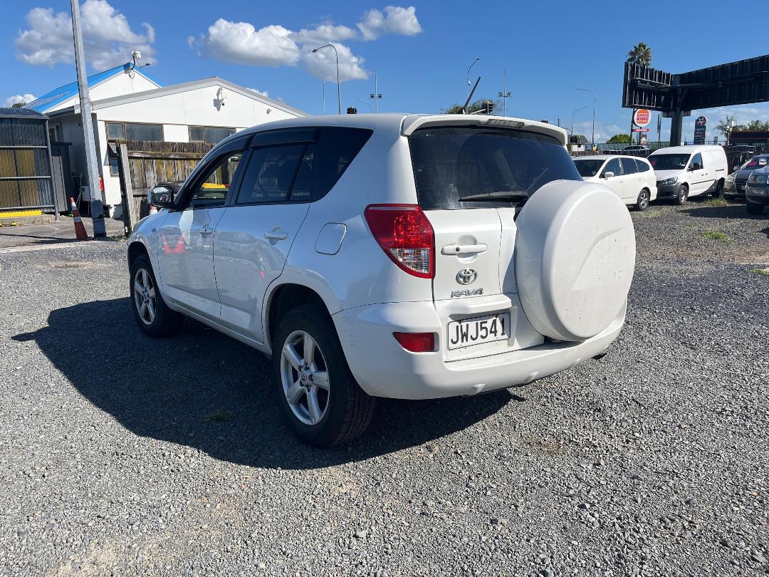 Photo '4' of Toyota Rav4