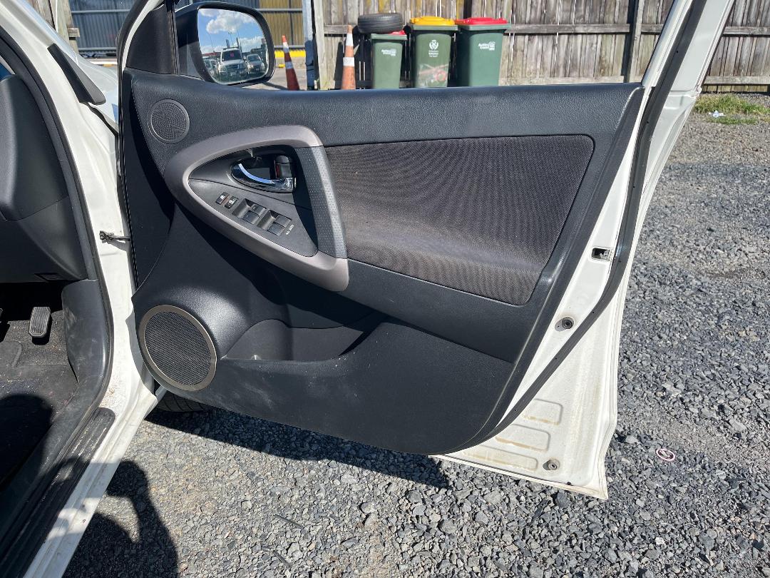 Photo '13' of Toyota Rav4