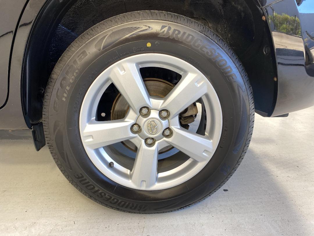 Photo '11' of Toyota Rav4