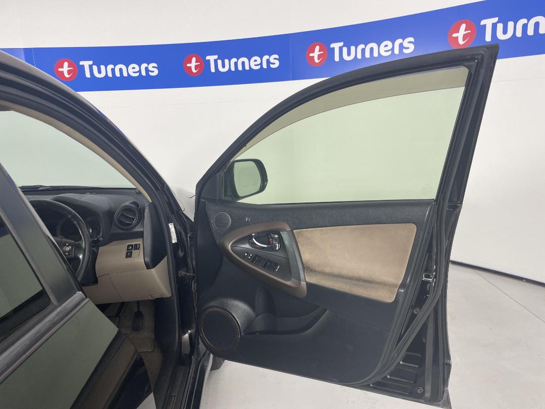 Photo '15' of Toyota Vanguard