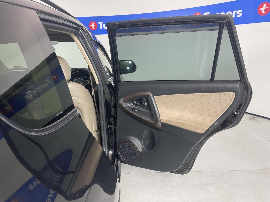 Photo '19' of Toyota Vanguard