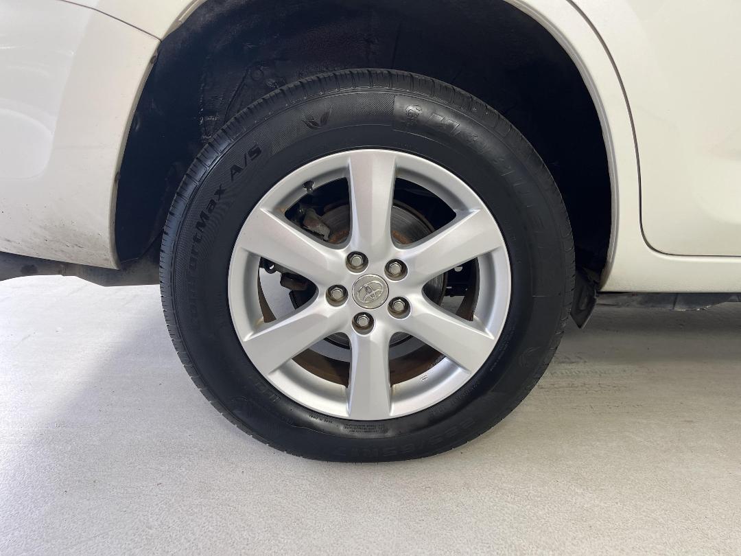 Photo '12' of Toyota Vanguard