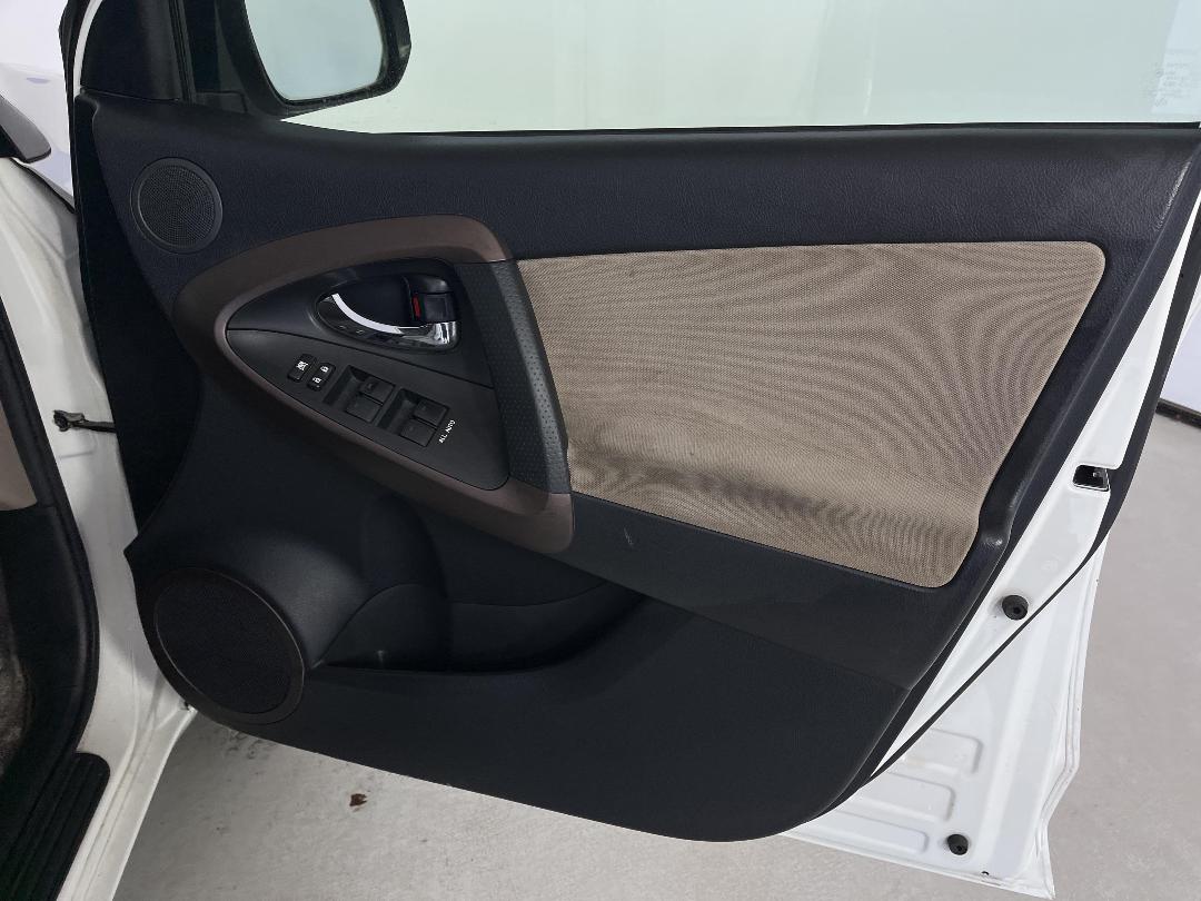 Photo '15' of Toyota Vanguard