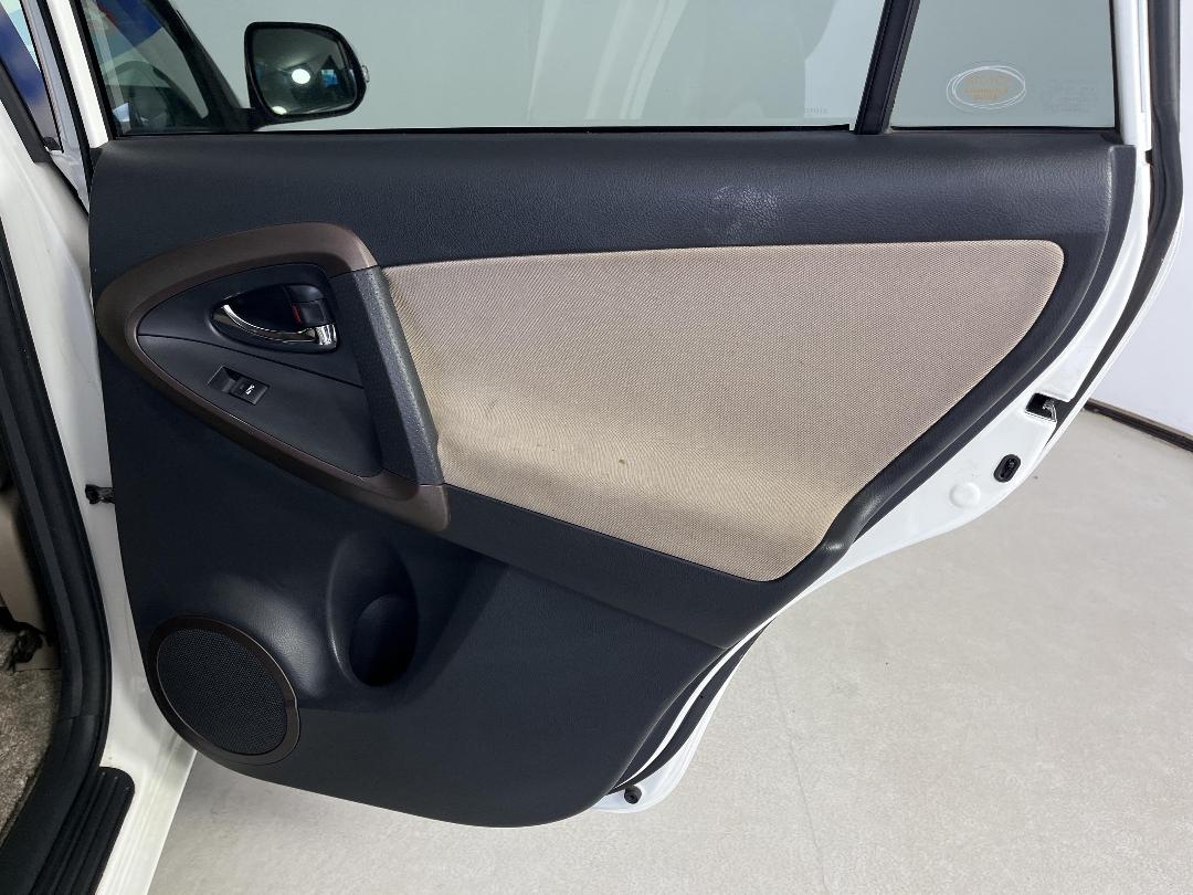 Photo '19' of Toyota Vanguard