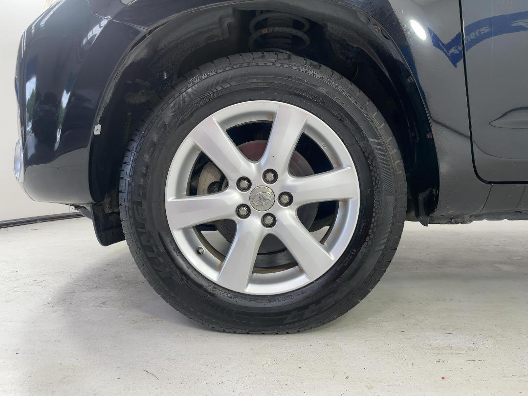 Photo '10' of Toyota Vanguard