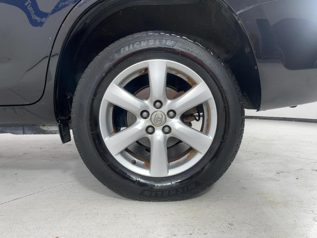 Photo '11' of Toyota Vanguard