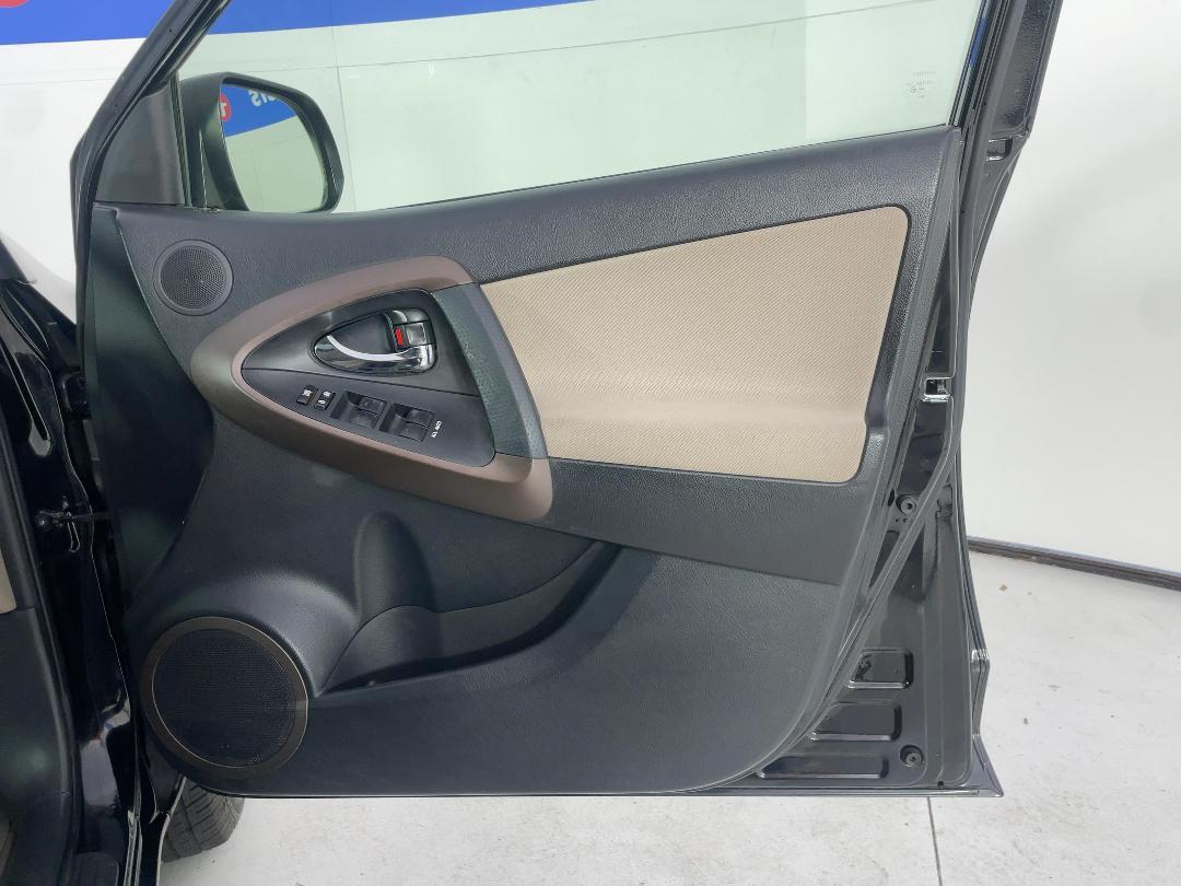 Photo '15' of Toyota Vanguard