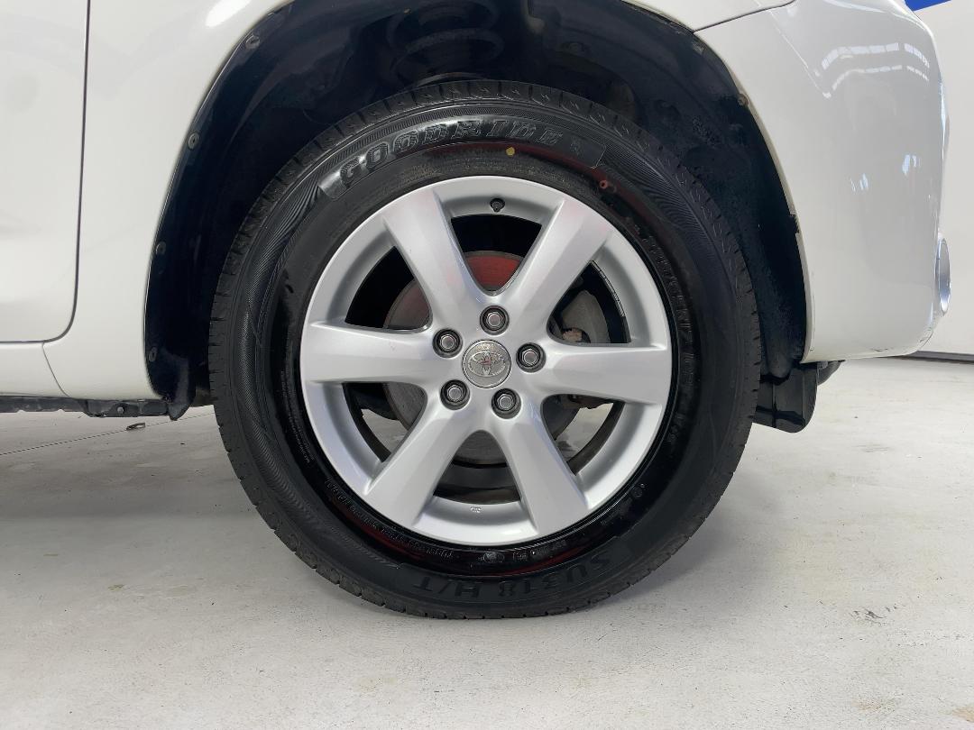 Photo '9' of Toyota Vanguard