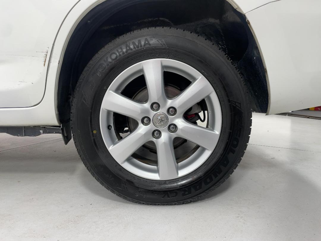 Photo '11' of Toyota Vanguard