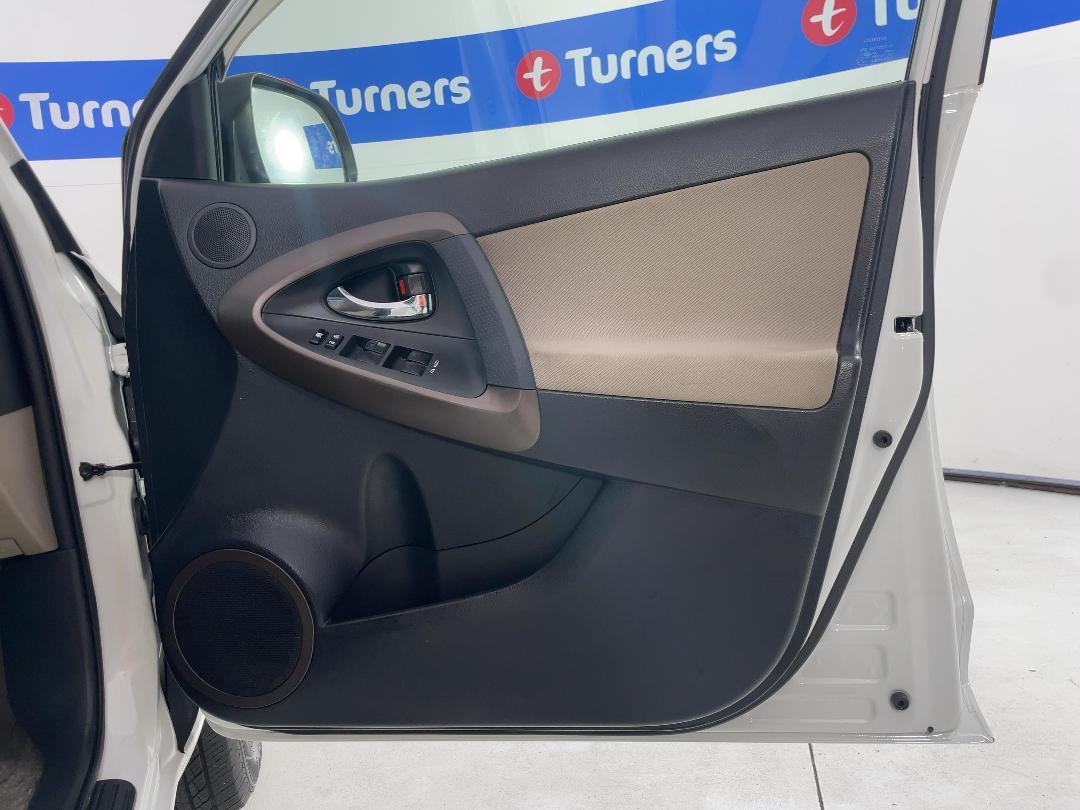 Photo '15' of Toyota Vanguard