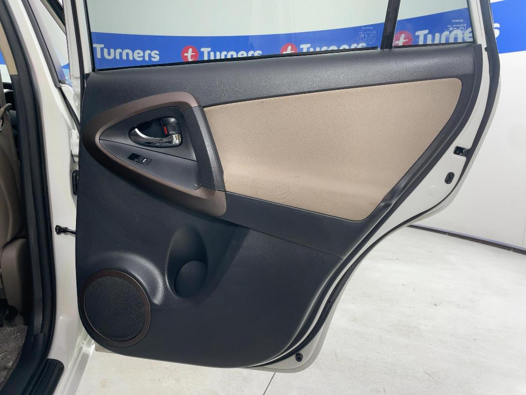 Photo '19' of Toyota Vanguard