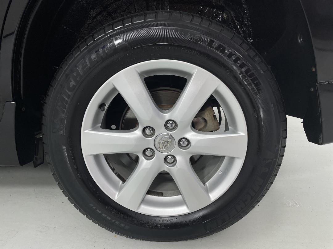 Photo '11' of Toyota Vanguard