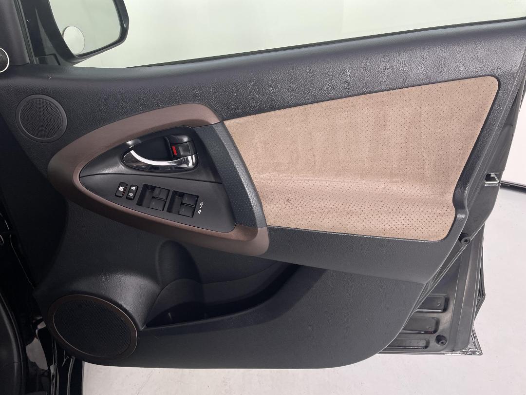 Photo '15' of Toyota Vanguard