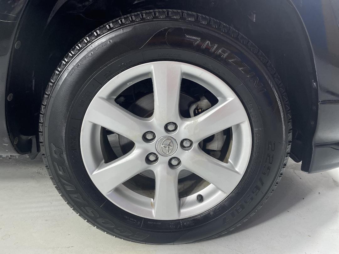 Photo '9' of Toyota Vanguard