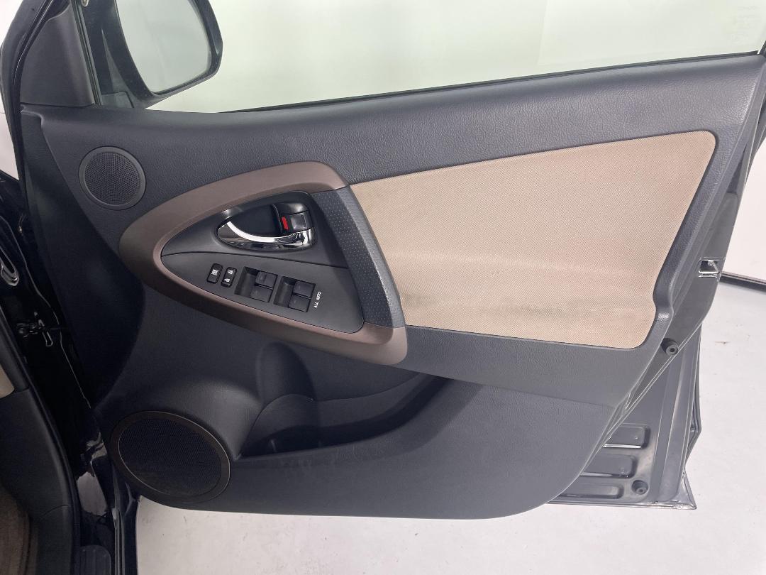 Photo '15' of Toyota Vanguard