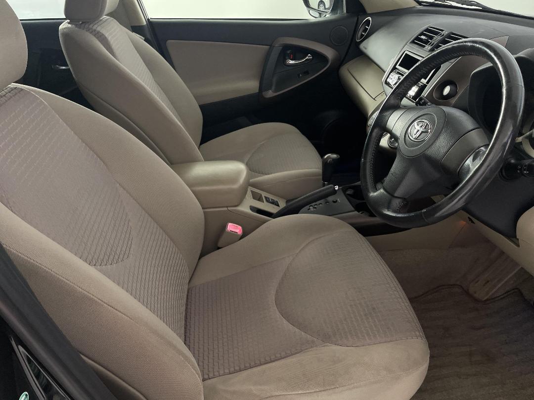 Photo '16' of Toyota Vanguard