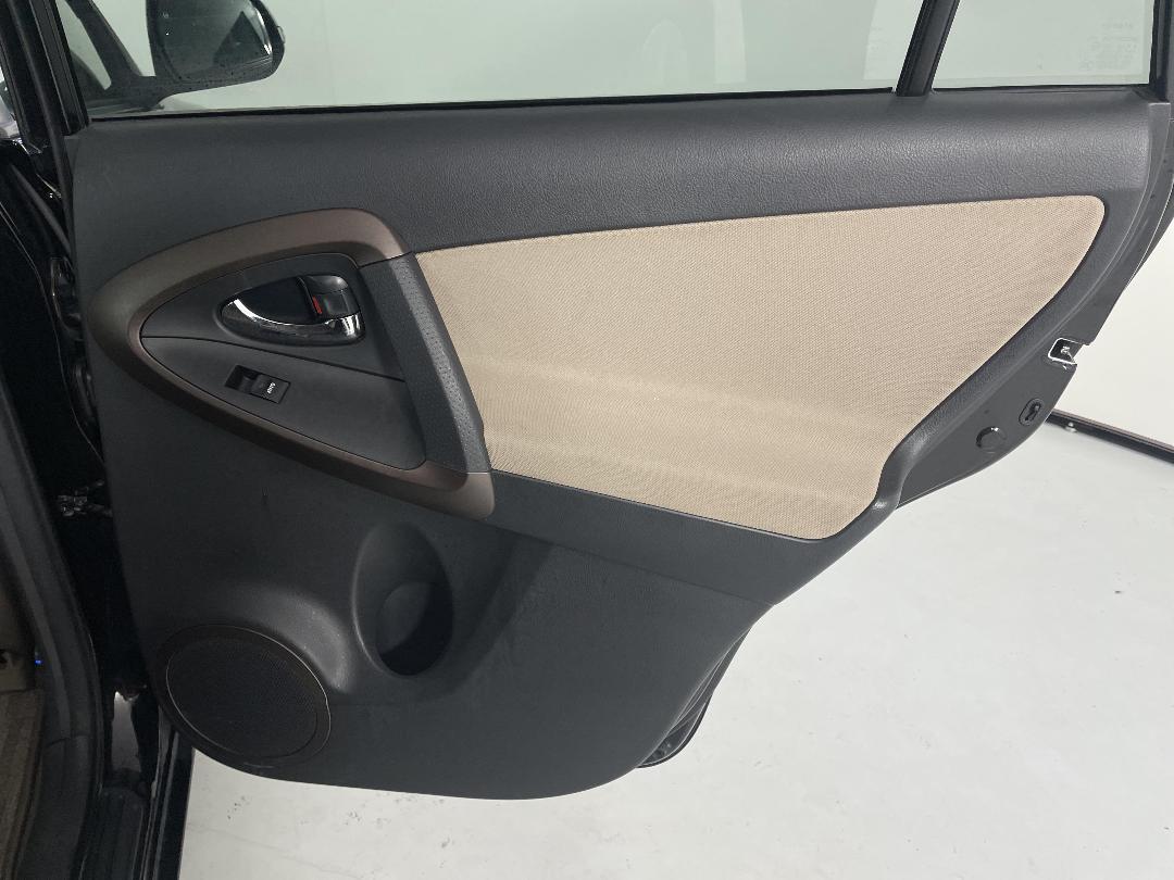 Photo '19' of Toyota Vanguard