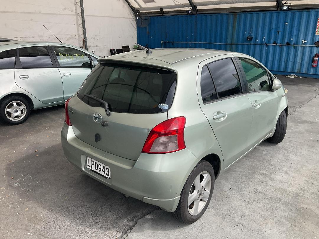 Photo '13' of Toyota Vitz