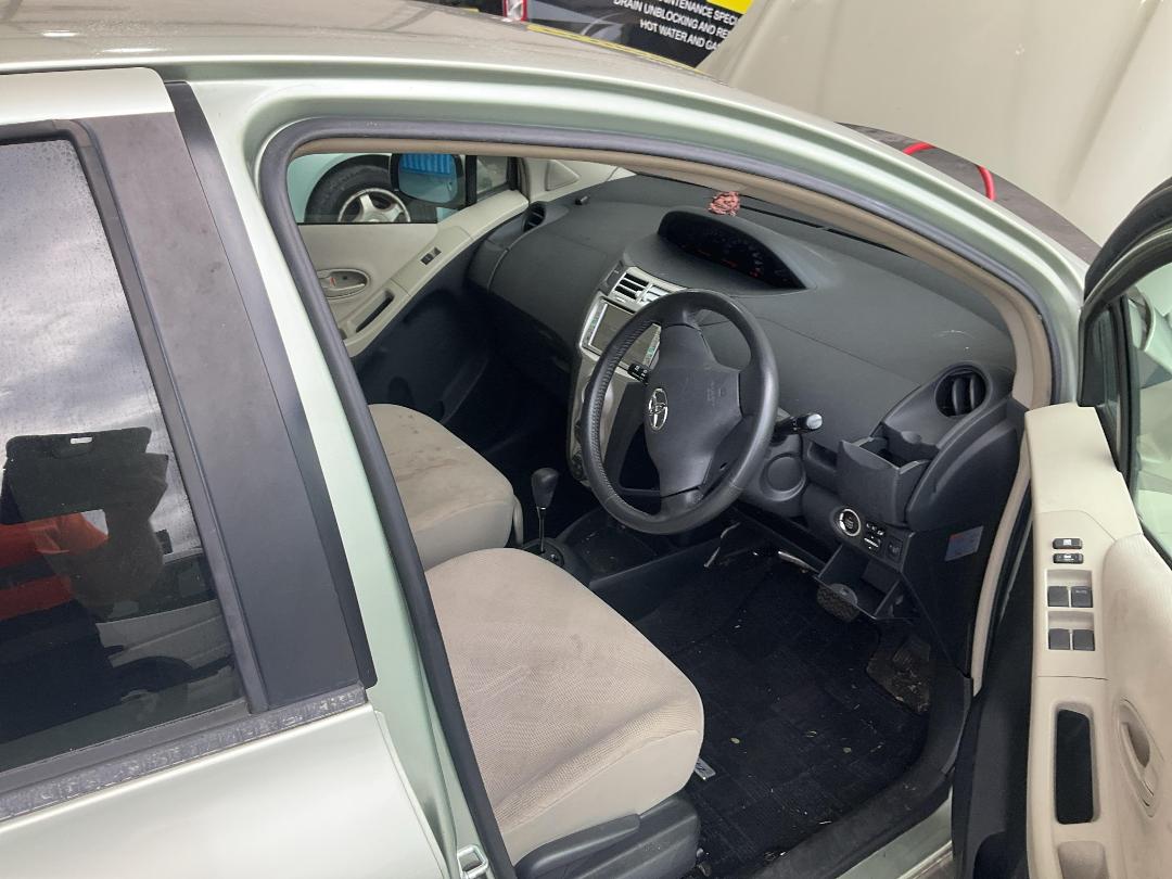 Photo '20' of Toyota Vitz