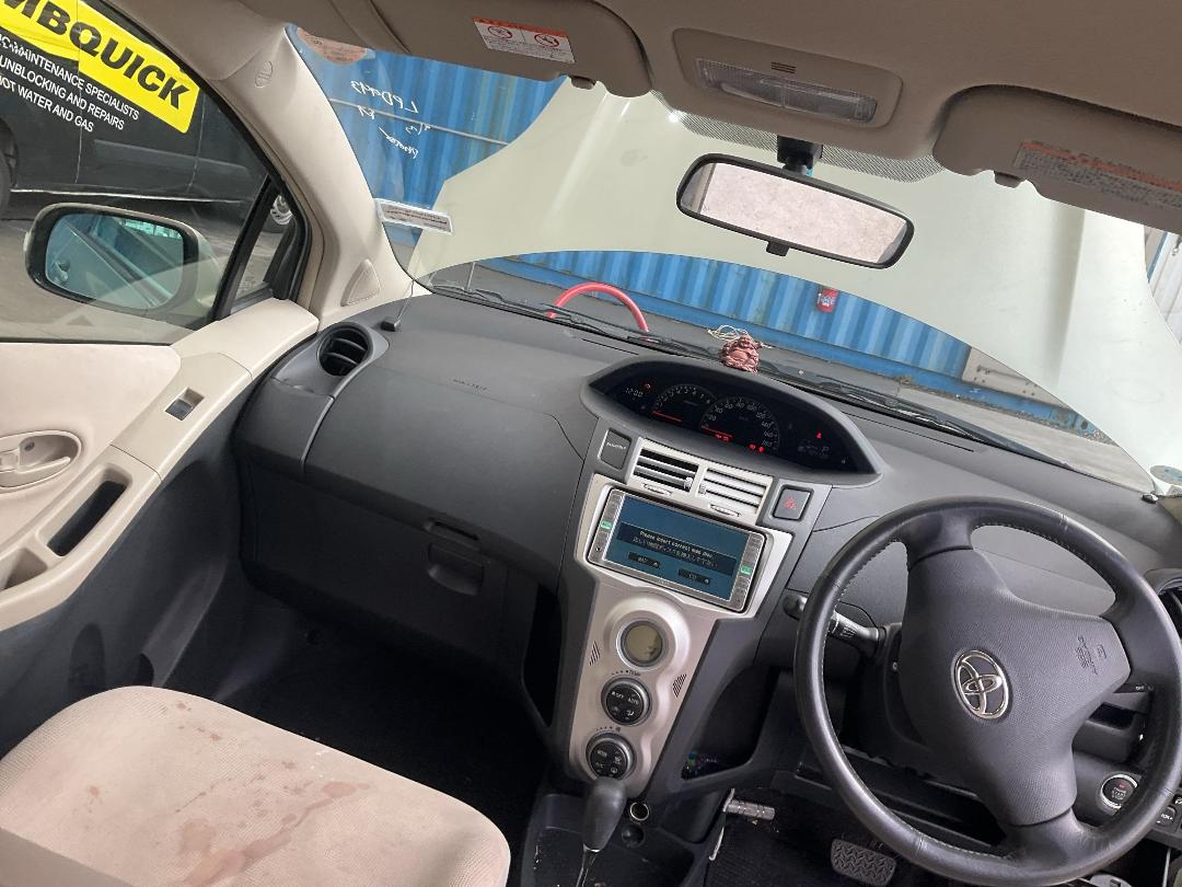 Photo '22' of Toyota Vitz