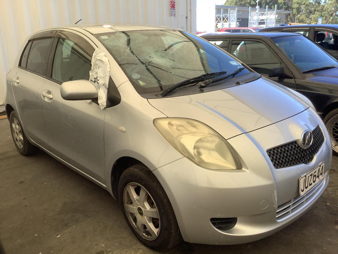 Photo '3' of Toyota Vitz Photo '3' of Toyota Vitz