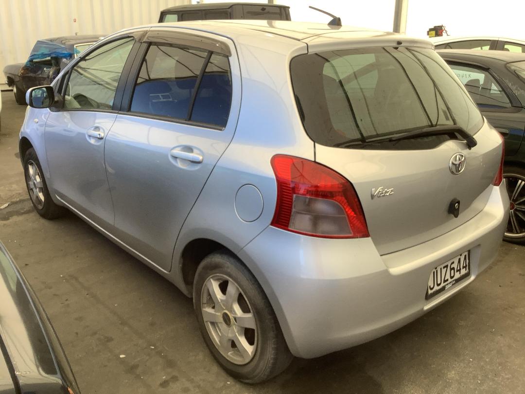 Photo '6' of Toyota Vitz Photo '6' of Toyota Vitz