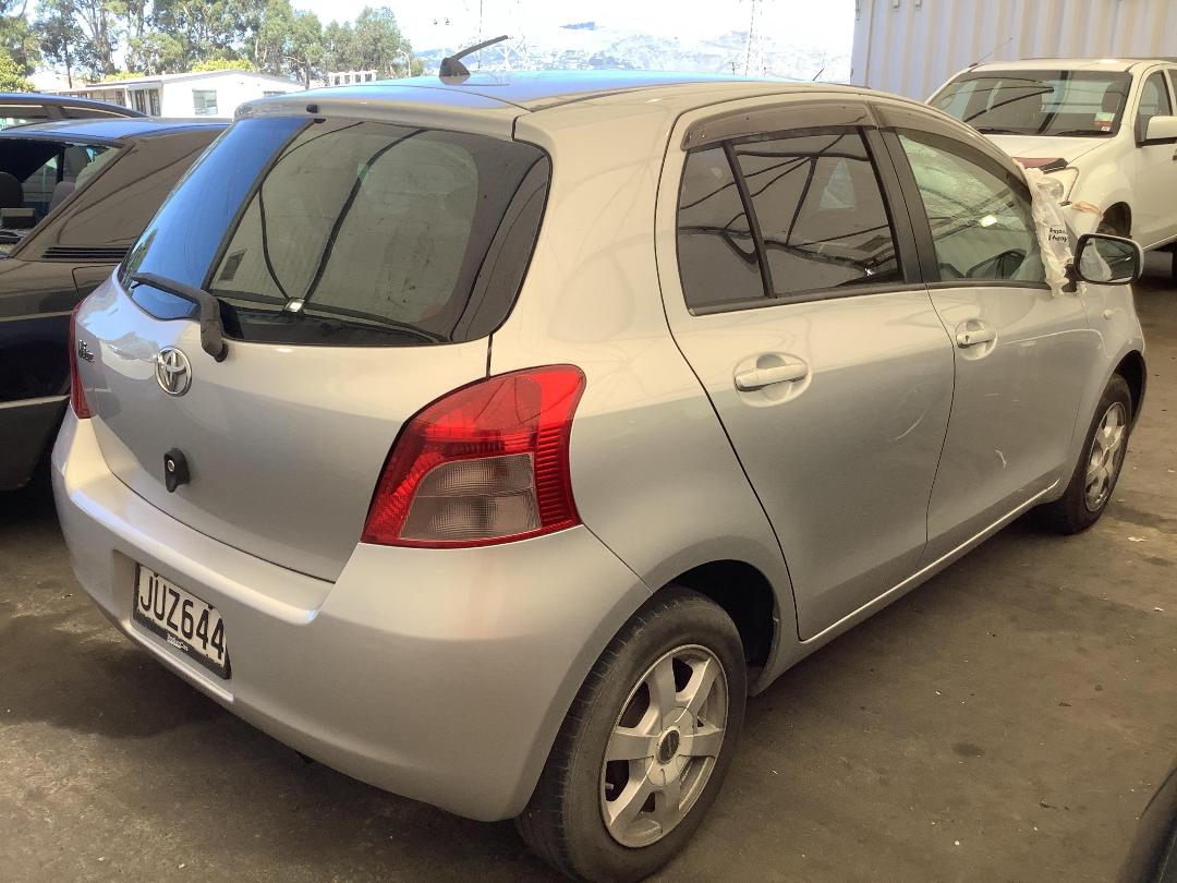 Photo '5' of Toyota Vitz Photo '5' of Toyota Vitz