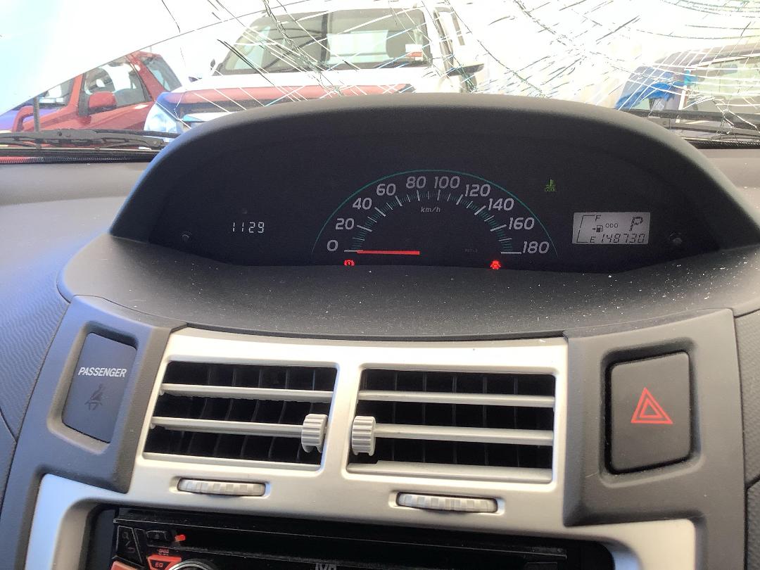 Photo '15' of Toyota Vitz Photo '15' of Toyota Vitz