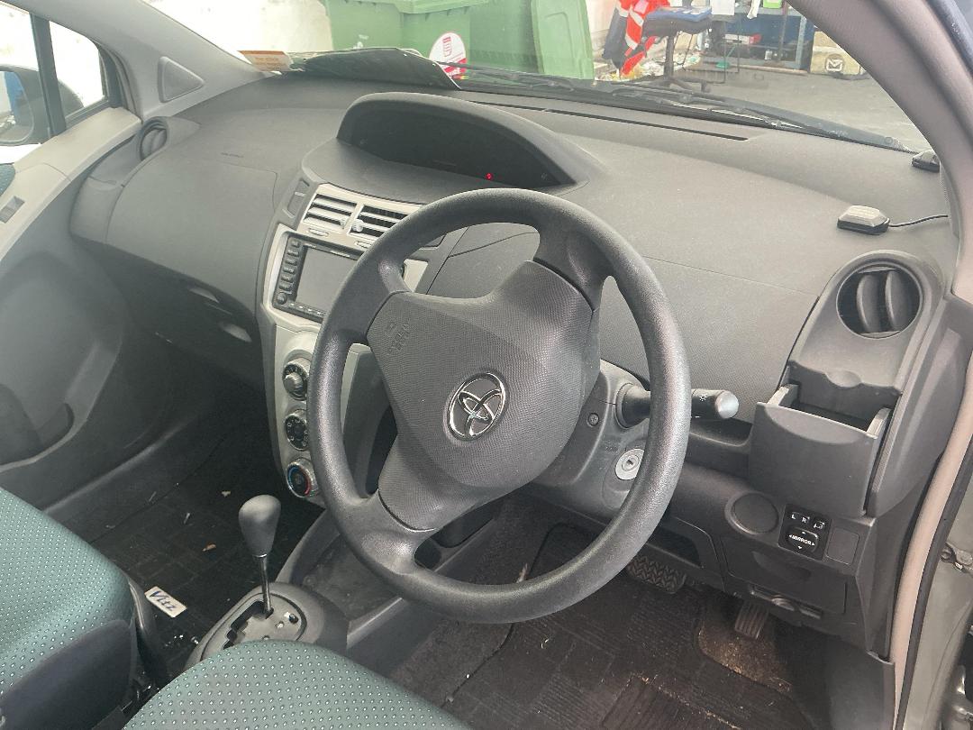 Photo '16' of Toyota Vitz Photo '16' of Toyota Vitz